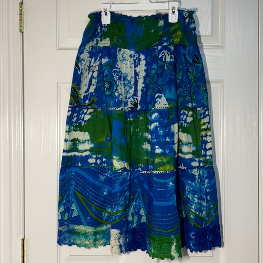 COPY - Women’s medium tie die 3/4 length broom sk…